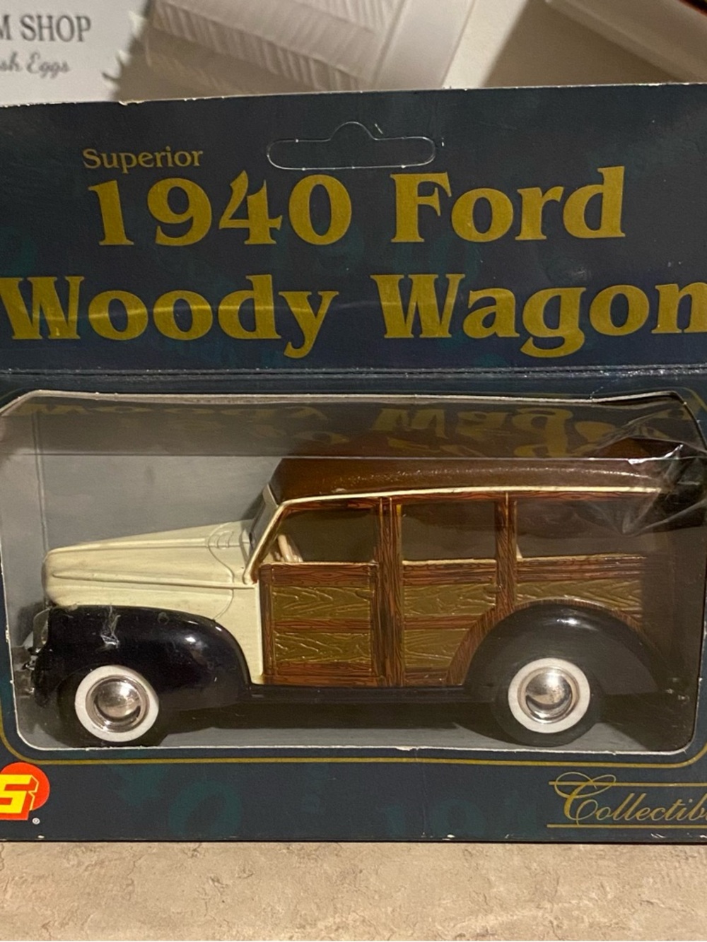 New vintage 1940 Ford Woody Wagon Superior Collectibles Die-Cast 1:43 scale cars